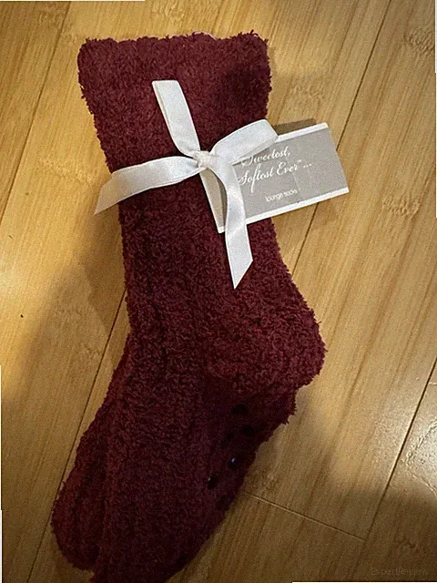 1 Pair Bath & Body Works Burgundy Cozy super soft Lounge Socks Non Skid bottom