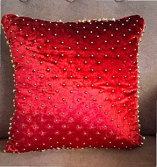 1 throw pillow