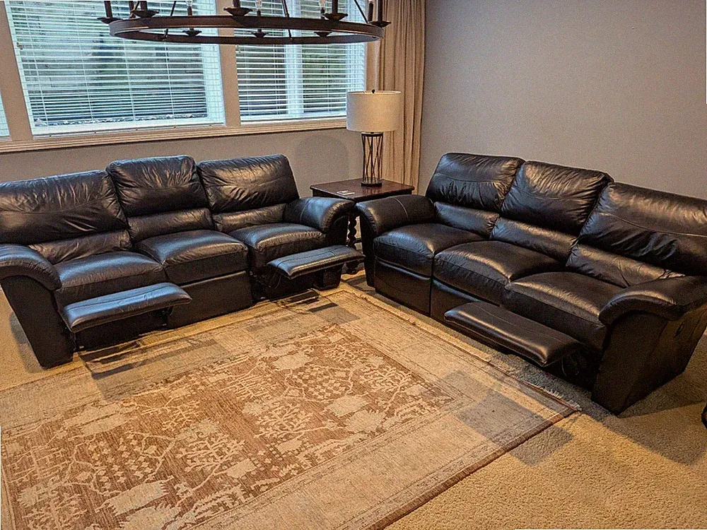 2 La-Z-Boy Black Leather Reclining Sofas In Good Condition