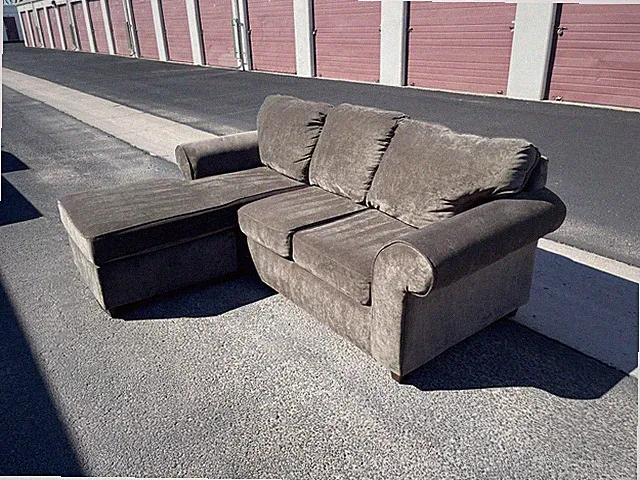 2 Pc Sectional With Reversible Chaise🛋 $395 OBO FREE DELIVERY 🚚