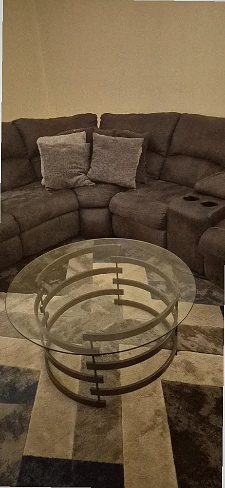 4 peice Livingroom set/sectional couch