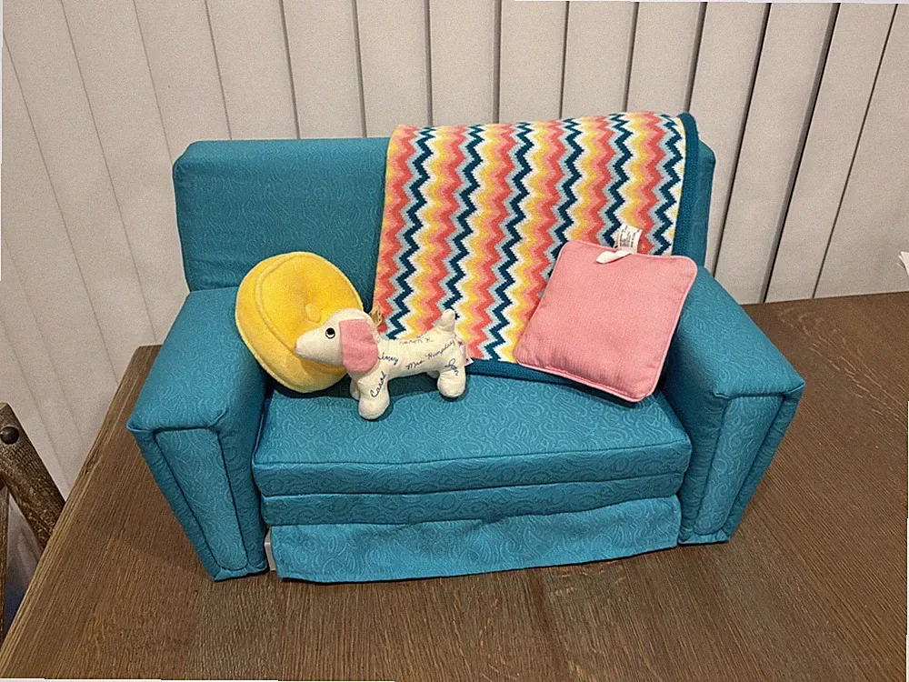 American Girl Doll Maryellen Sofa Bed Set ~ Pillows Blanket Dog Maryellen's