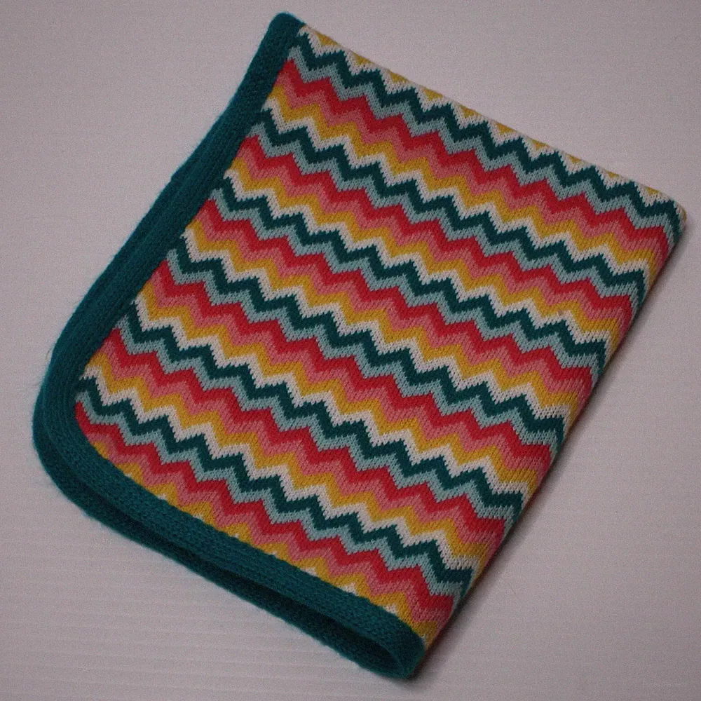 American Girl Maryellen Larkin Sofa Bed Zigzag Pattern Knit Blanket for Doll