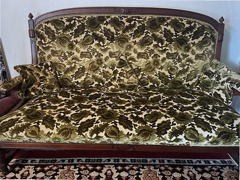 Antique Couch With 3 Matching Chairs