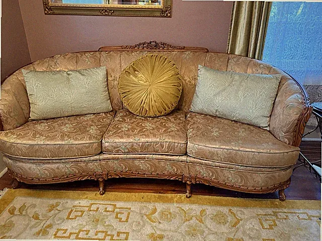 Antique Tufted Curved Back sofa Victorian/ Early 1900’s Bridgerton style Couch