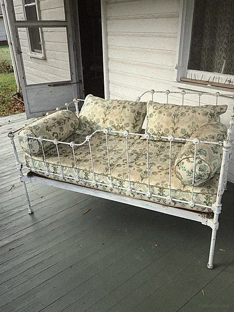 ANTIQUE USA CAST IRON CHILD DAYBED FLOWER GARDEN BED BENCH W/ Bedding