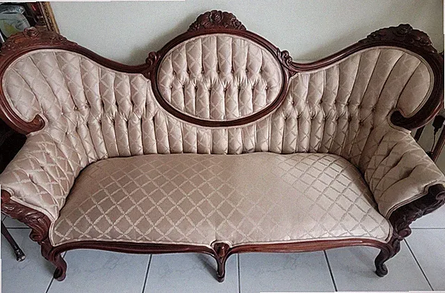 Antique Victorian Style Sofa / Living Room Couch- PICKUP FROM MIAMI ONLY