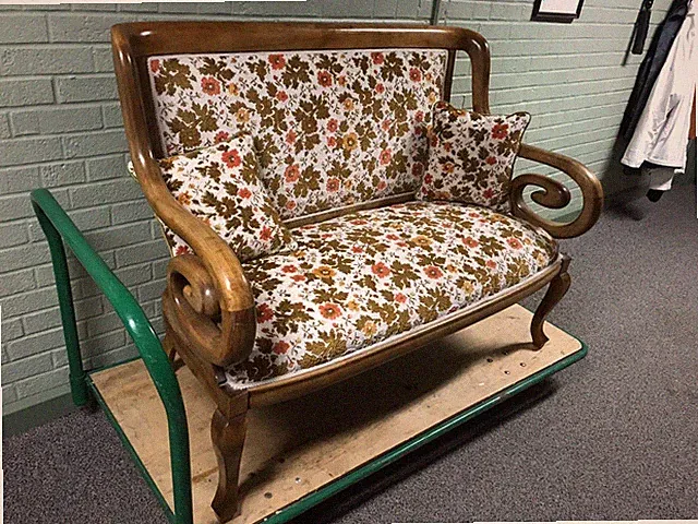 ANTIQUE VTG FRENCH PROVINCIAL LOVE SEAT SOFA SETTEE CURVED LIGHT WOOD BEAUT MCM
