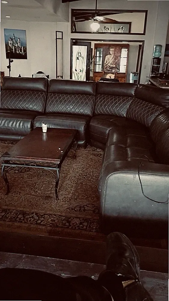 Ashley Leather Recl. Sofa, 3yrs - can meet you in socal. $3500 new. No tears! 👍