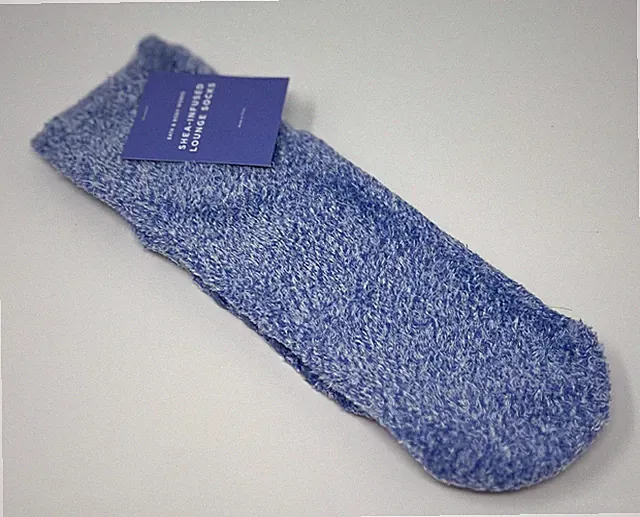 BATH & BODY WORKS BLUE FUZZY SHEA INFUSED LOUNGE SOCKS NON SKID COZY WARM