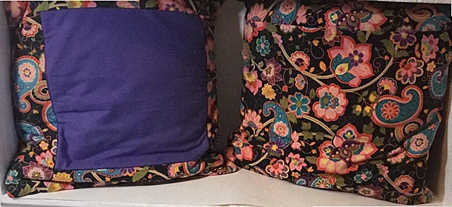 Beautiful Matching Pillows Great On Couch Or Front/Back Porch Very Viberant