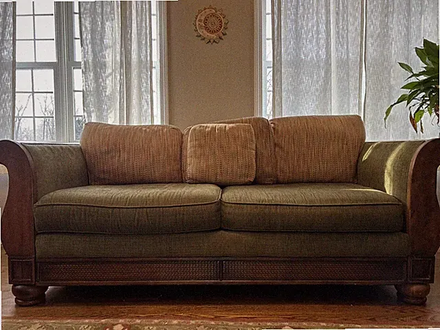 Beautiful Wood Trimmed Couch & Loveseat. 38”x62” 38”x85”
