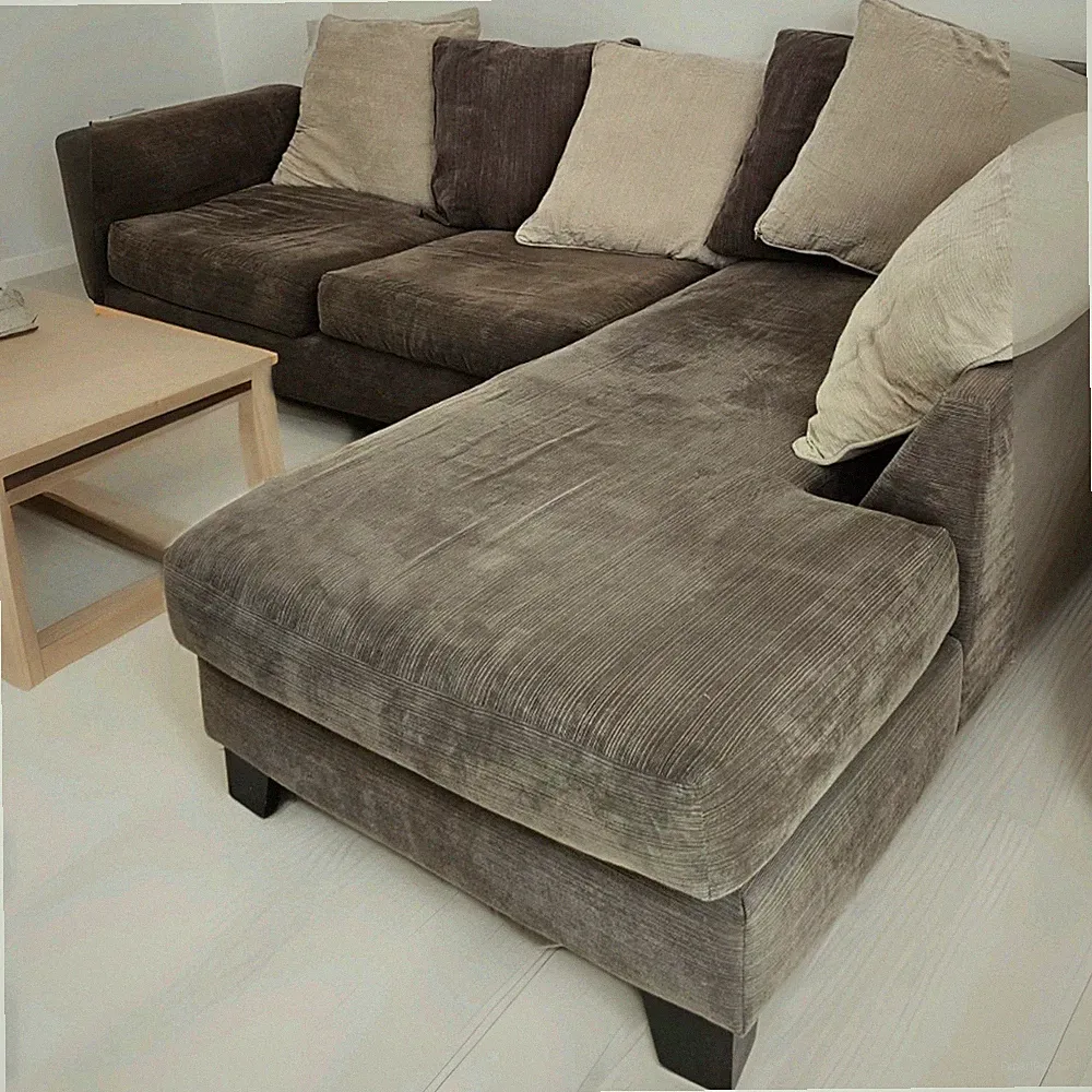 Contemporary Hunt Brothers sectional sofa with a chaise. Pre-owned