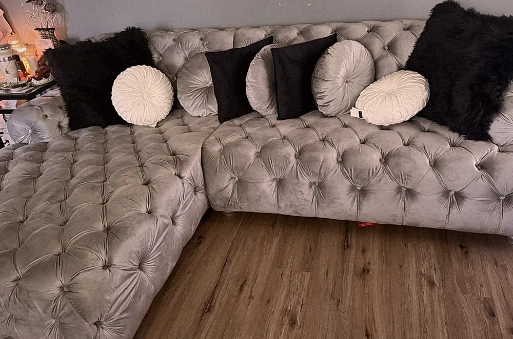 Cozy Gray Velvet Tufted Chesterfield Sectional Sofa, 4-Seater Modern Living Room