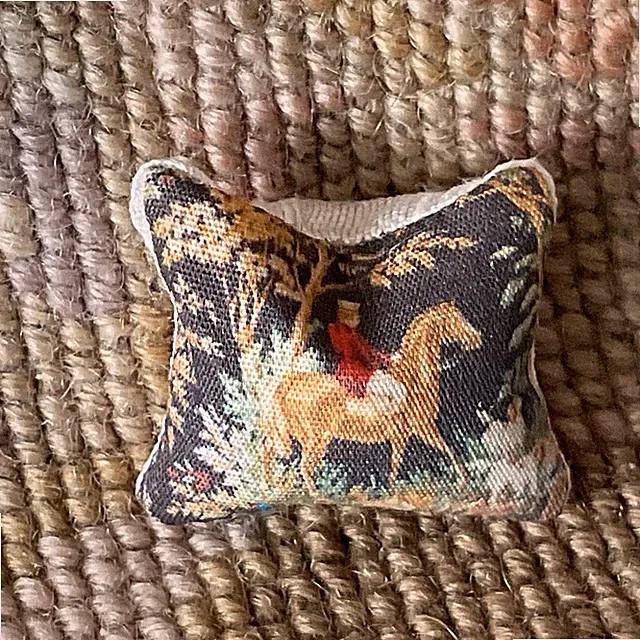 Dollhouse Miniature Bed Sofa Chair Cotton Pillow Cushion Bolster Hunt Print 658