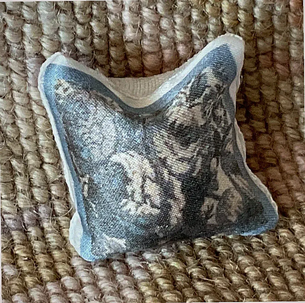 Dollhouse Miniature Blue Bed Sofa Chair Silk Pillow Cushion Bolster 1630