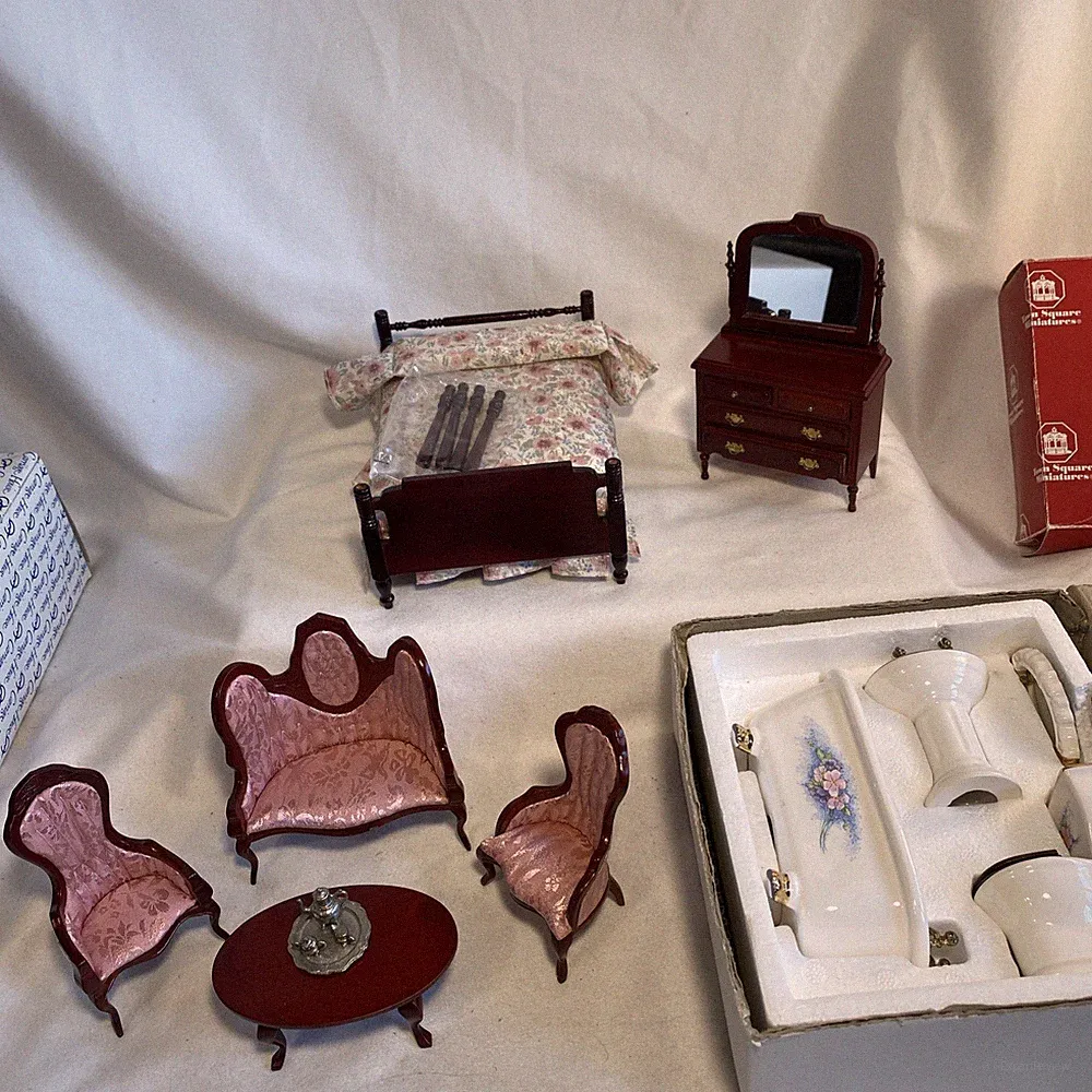 Dollhouse Miniature Wood Victorian Living Rm Sofa Chairs Table Bed Dresser Bath