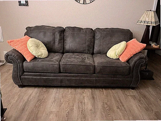 Farmhouse Sofa 3 Seat With Nailhead Accents, Comfy, great shape