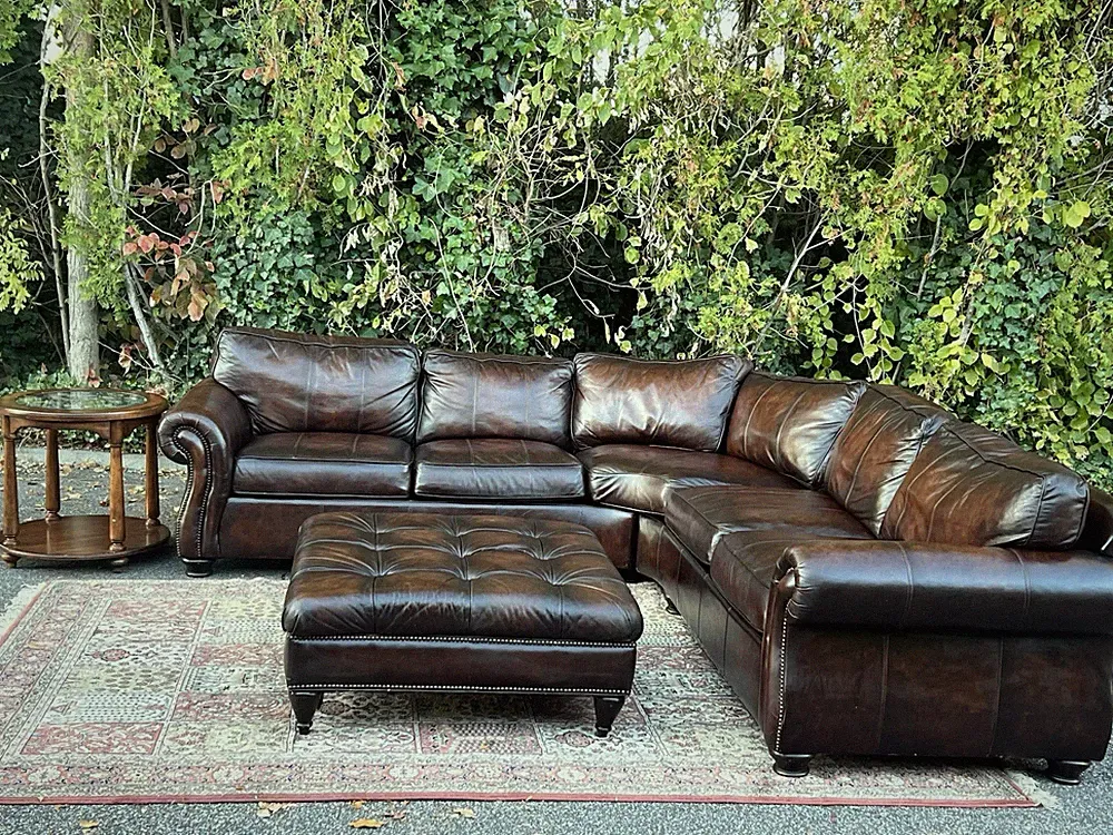 🚚** Free Delivery ** Bernhardt Foster Leather Sectional 🚚
