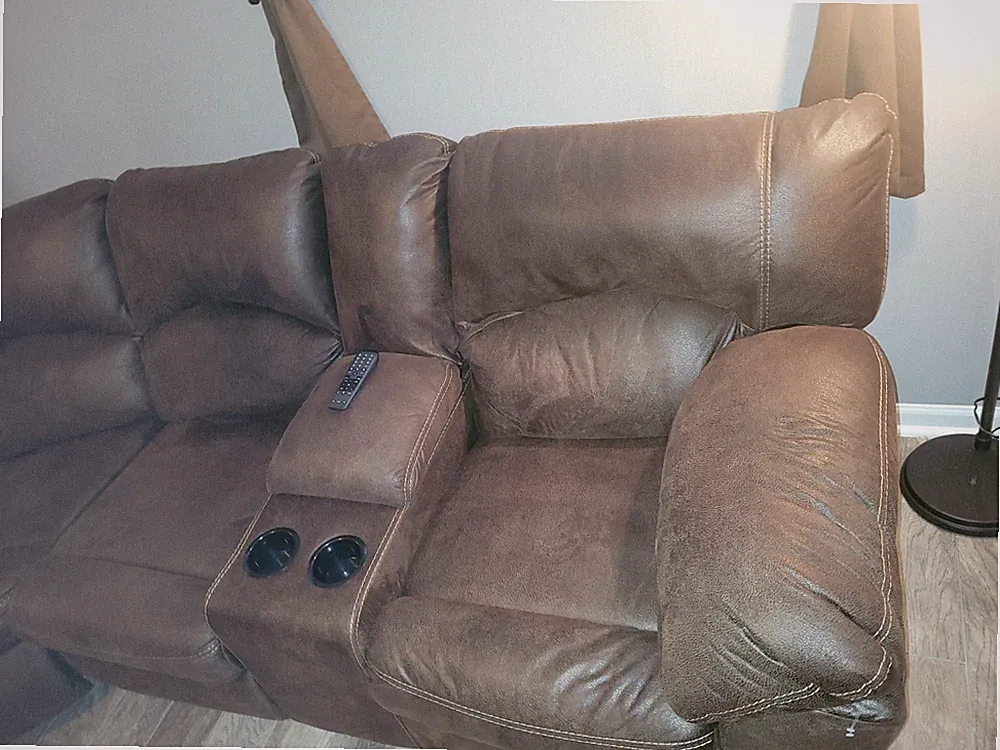 furniture 2 recliners on both ends.