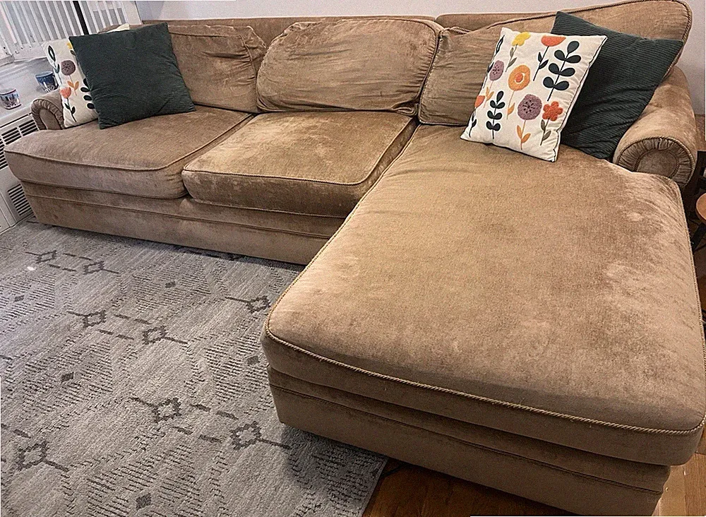 Gold Fabric Sectional Sofa Right Chaise w/ Cushions 104x67x33 Modern
