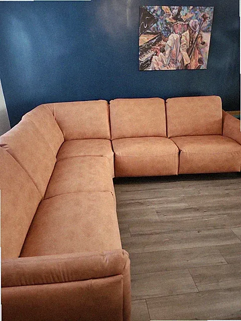 Gorgeous Modern 100% Leather Sectional Sofa In Great Condition