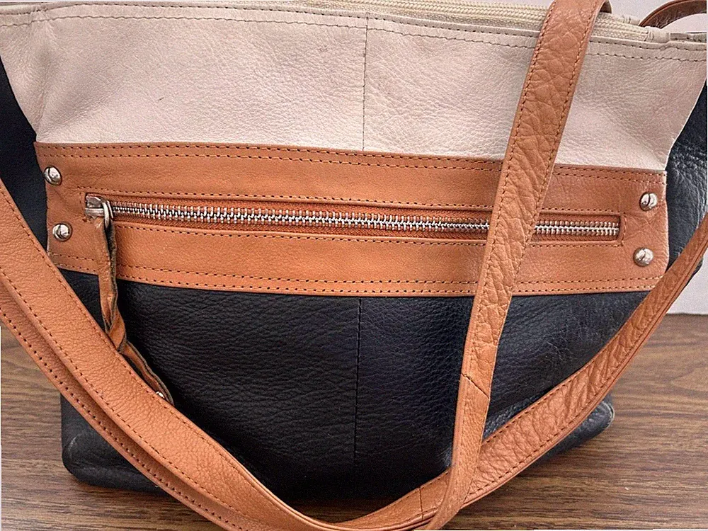 Great American Leather Works shoulder bag purse 11 x10 zip close 5 sections