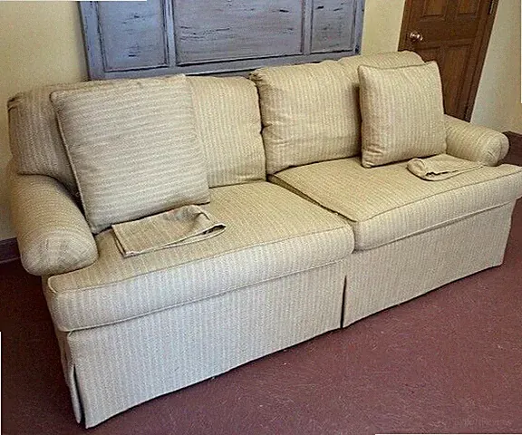 HICKORY CHAIR CO. CAROLYN COLLECTION SOFA, MED. MAHOGANY, EX. COND, ORIG. OWNER