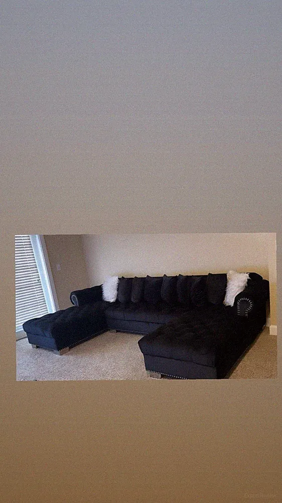 I’m Selling This Sectional It’s Is Great Condition for Any Room
