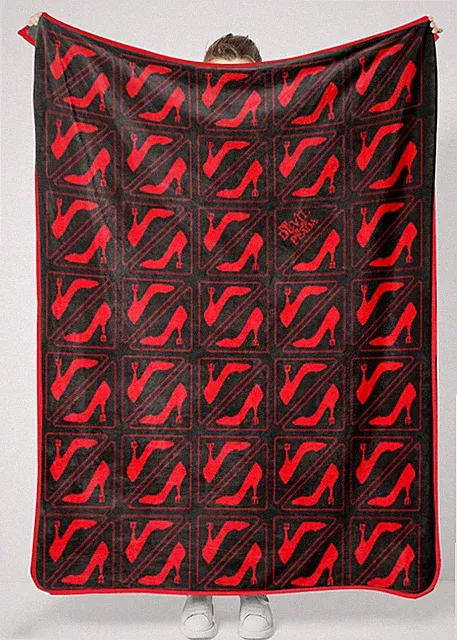 Jay Franco Plush Throw Blanket – Soft & Cozy Fleece Throw for Bedroom & Couch Dé