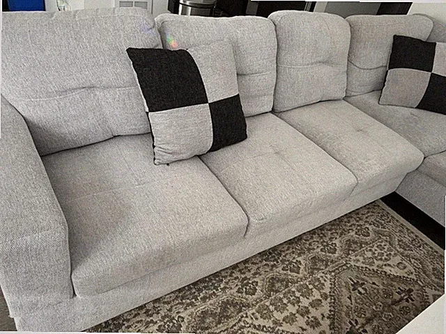 L-Shaped Comfy 2-Piece Sectional Couch. Pillows. no stains or rips. Light grey.