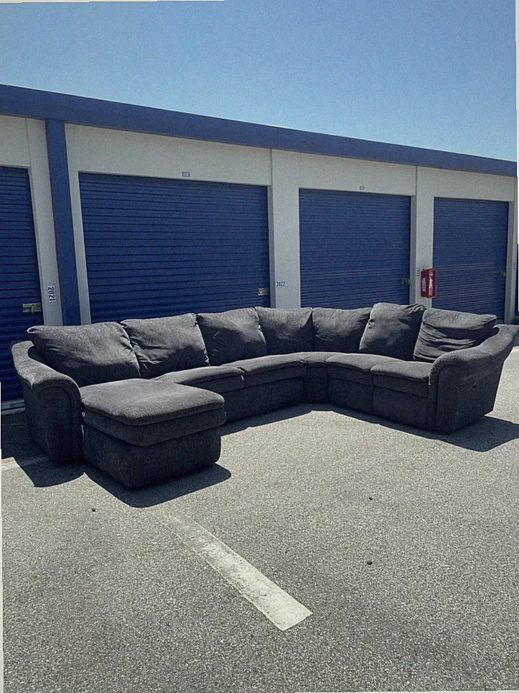La-Z-Boy 4-Piece Sectional Couch With Recliner