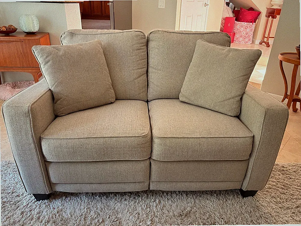 La-Z-Boy Bennett duo Powered Reclining Loveseat - $2,679 value