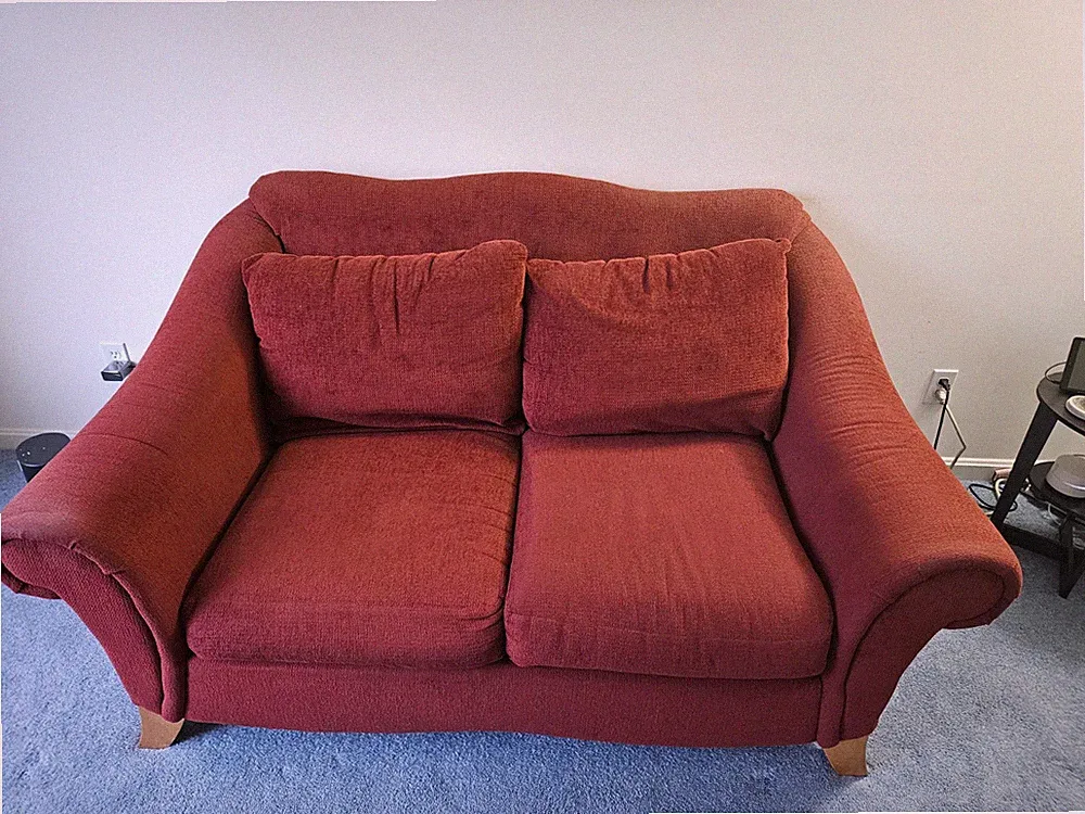 La-Z-Boy Classic Burgandy Upholstered Love Seat Couch Sofa Used with some wear