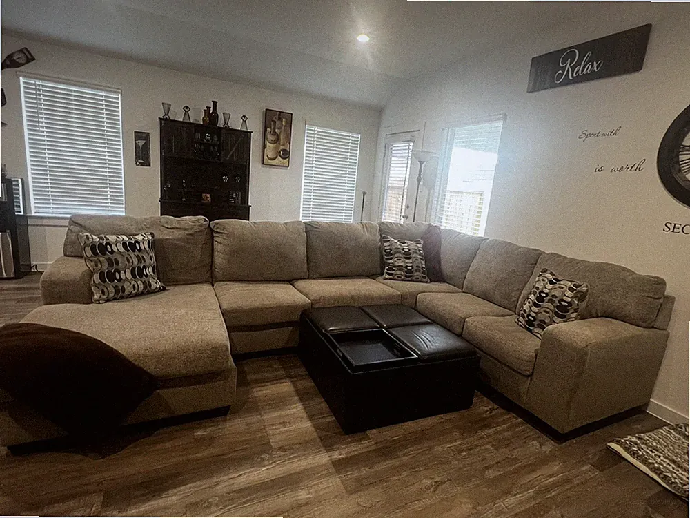Large Right-chaise Sectional Sofa / Couch - Gray
