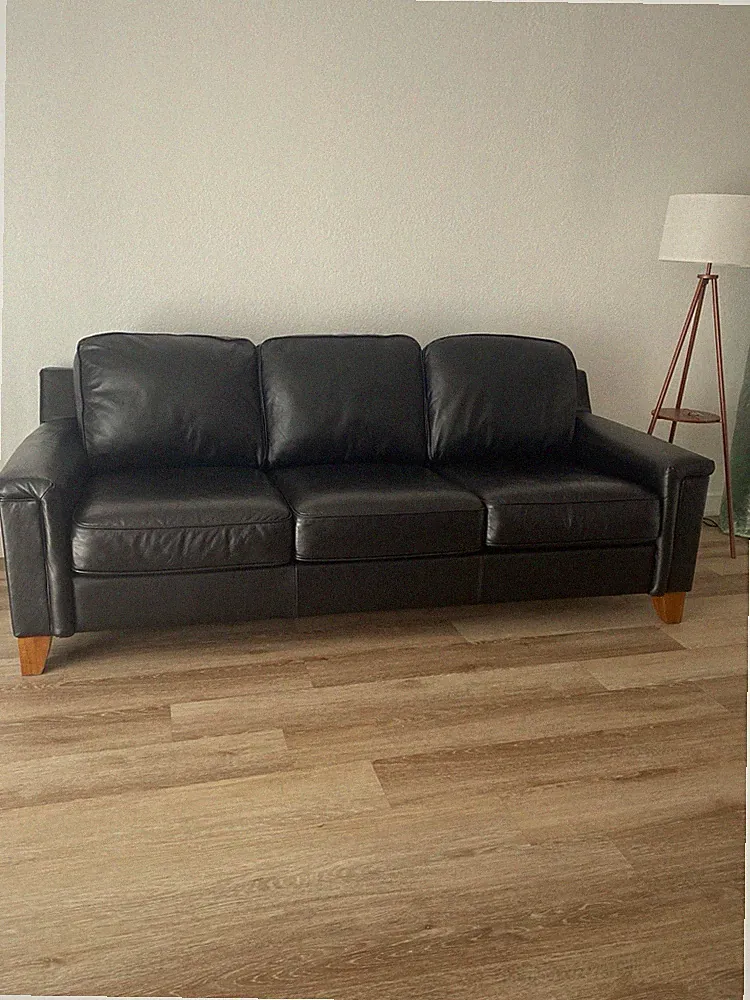 LEATHER LA-Z-BOY COUCH FOR $500 Great Condition