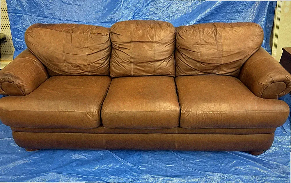 Leather La-Z-Boy sofa. Gently Used. Great appearance! Very Nice! Local Pick Up.