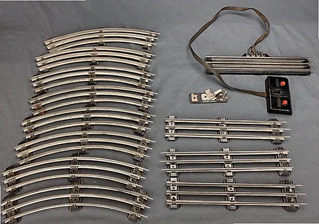 Lot O Lionel Oval Track: 8 Curved 3 Straight 1 Remote Section 1 UTC Lockon O2198