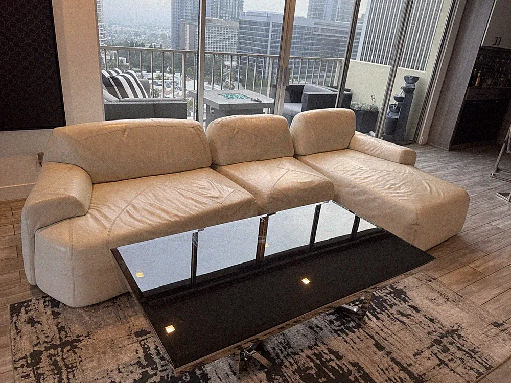 Luxury Italian Natuzzi Leather Sofa – Excellent Condition – Only $800!