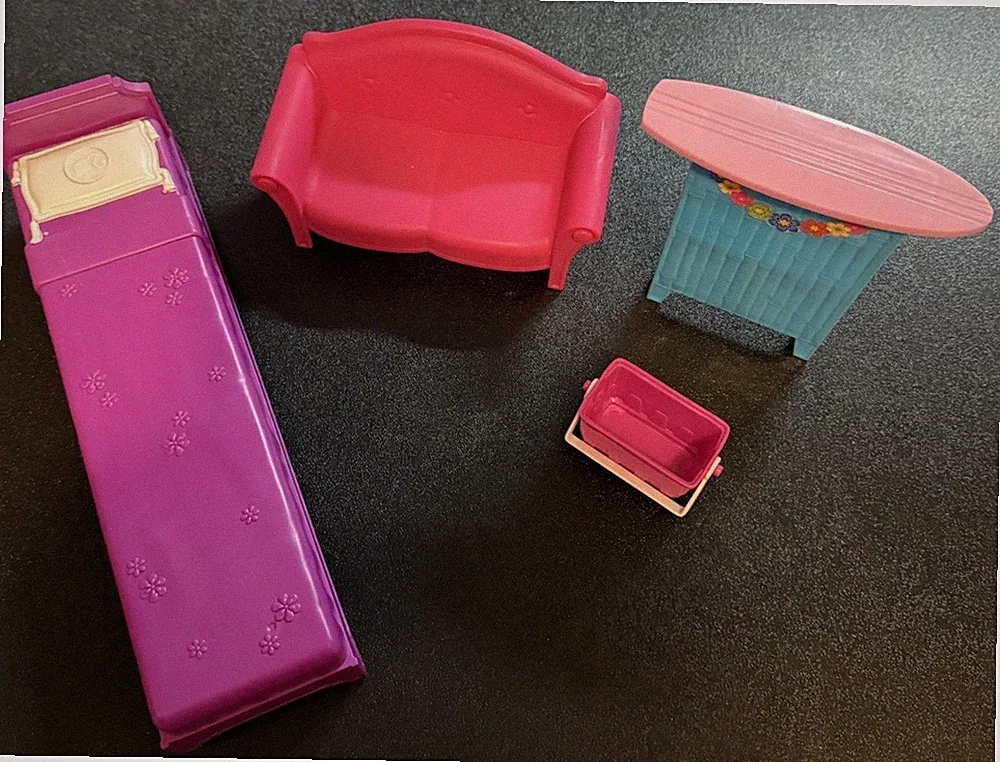 Mattel Barbie Glam Vacation Dollhouse Purple Bed 11.5” Red Couch Tiki Hut Cooler