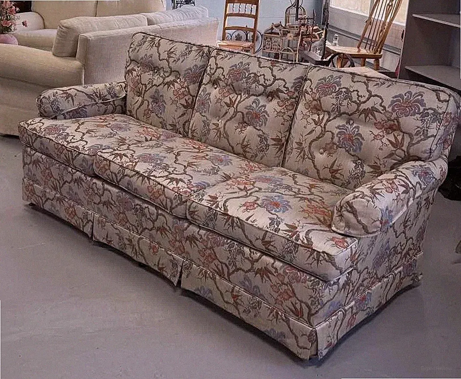MINT SOLID BEAUTIFUL VINTAGE Floral Upholstered Gilbert’s Sofa - Sanitized/Clean