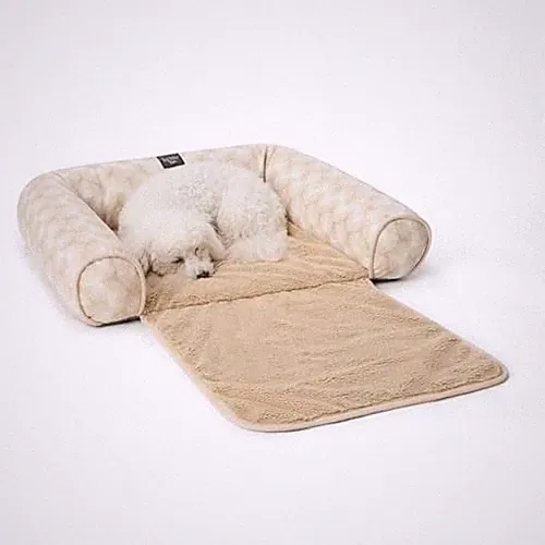 NICOLE MILLER NEW YORK PET KENDALL FLUTED GEO COZY COUCH PROTECTOR PET - TAUPE