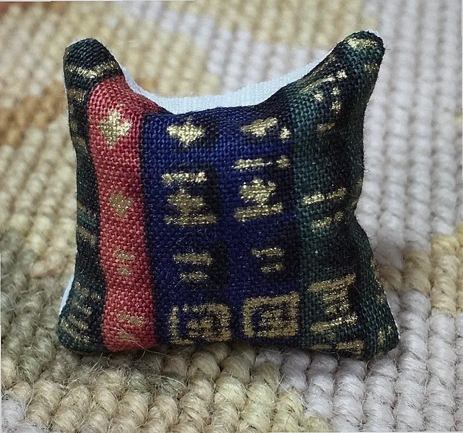 Pat Tyler Artist Made Bed Sofa Chair Pillow Cushion Bolster Books 1:12 p645