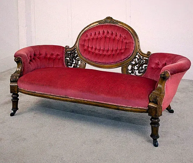 Period Victorian Settee Walnut Couch 1880