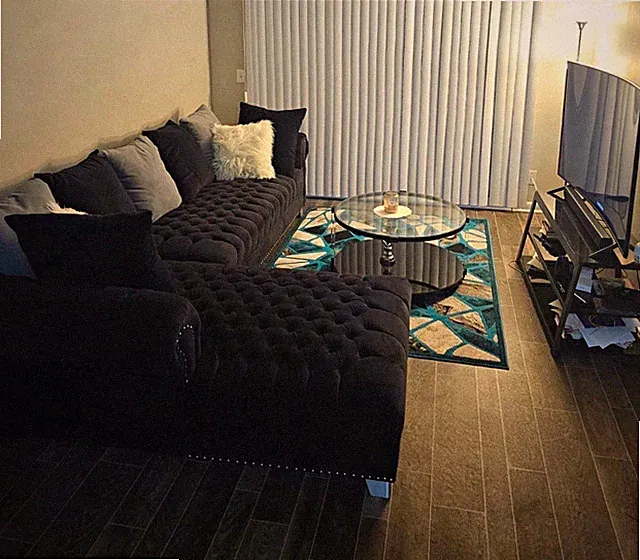 Pre-Own Black Tufted velvet Sectional Sofa Couch, Contemporary Modern
