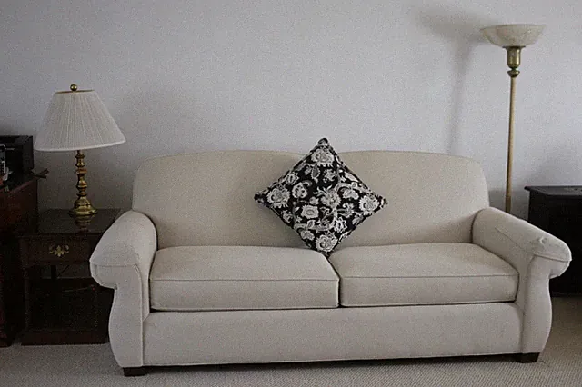 Pre-owned White Sofa 2 cushions with White&Black Pillow. Barely used. L84 x W 36
