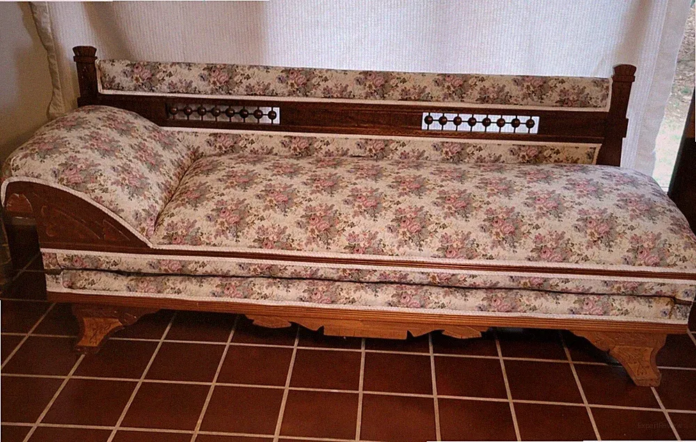 Rare Eastlake Victorian Oak Chaise Lounge Fainting Couch Sofa/Fold Out Bed