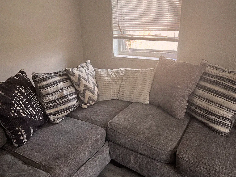 sectional sofa grey no damage just need cleaning