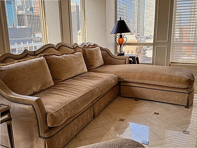 Sectional With Right Or Left Side Chaise (reversible )