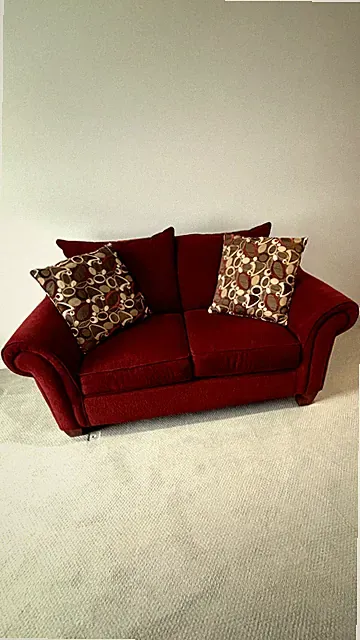 Stunning Red Sofa Couch – Excellent Condition + 2 Pillow Sets Included